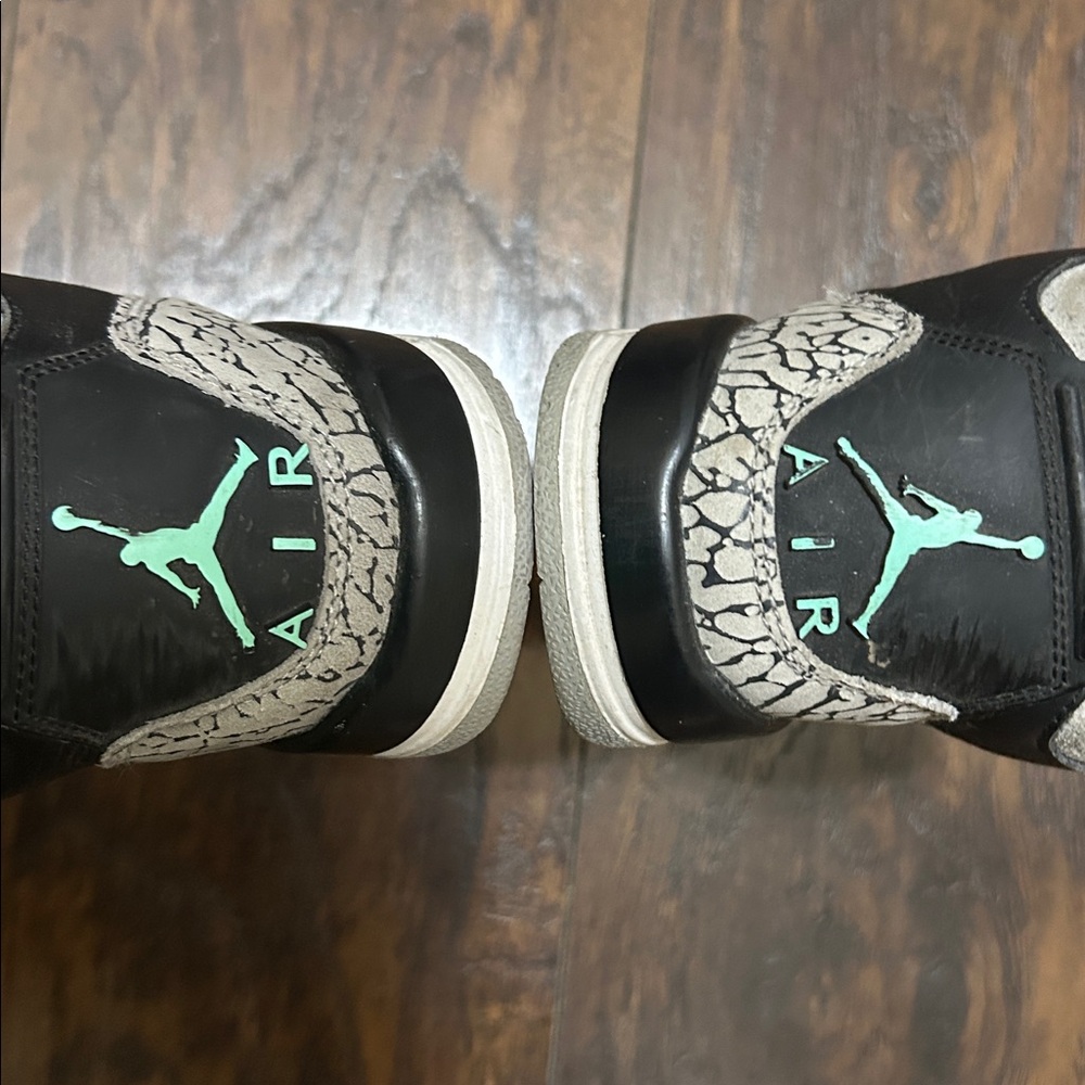 Jordan 3 Retro Shoes - Picture 5 of 9